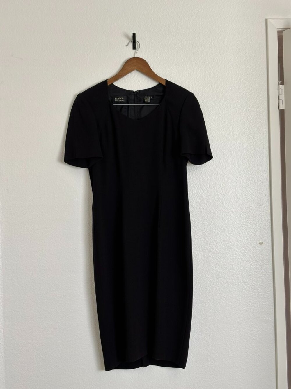 Black Career/Event Dana Buchman Black midi dress size 6.  Item 007